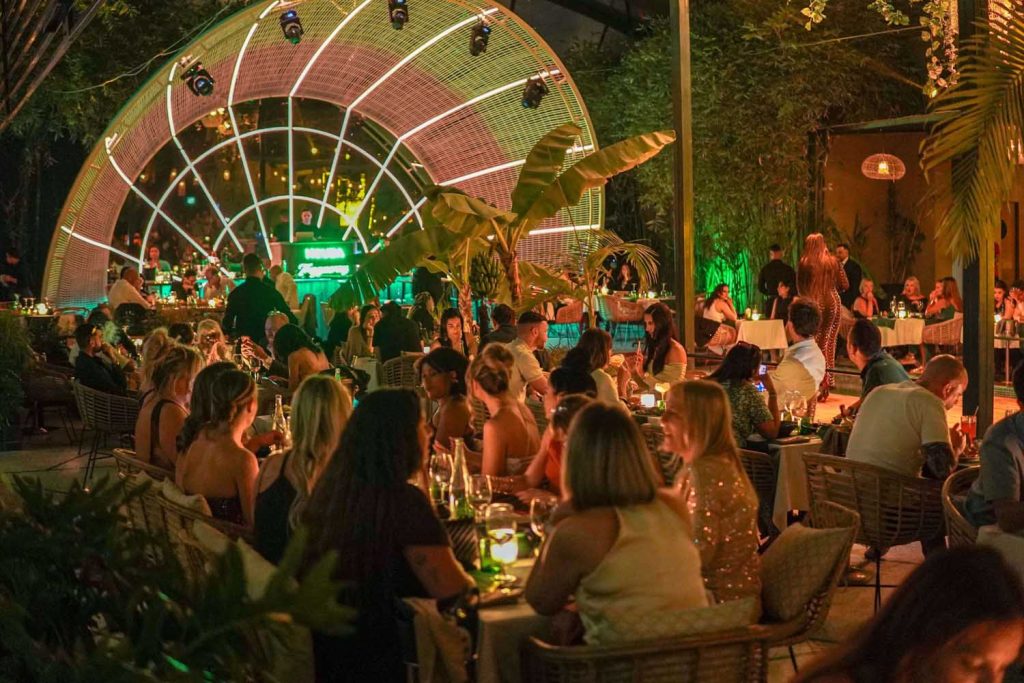 Restaurant Nouba Marrakech — dîner-spectacle, scène centrale