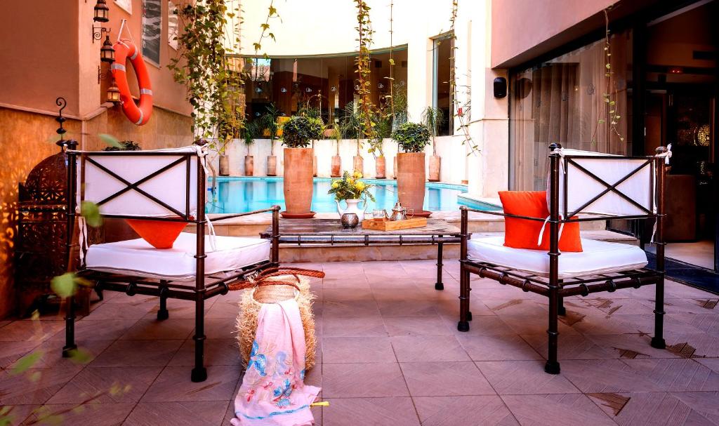Dellarosa Boutique Hotel and Spa Gu&eacute;liz Marrakech, patio int&eacute;rieur avec fontaine