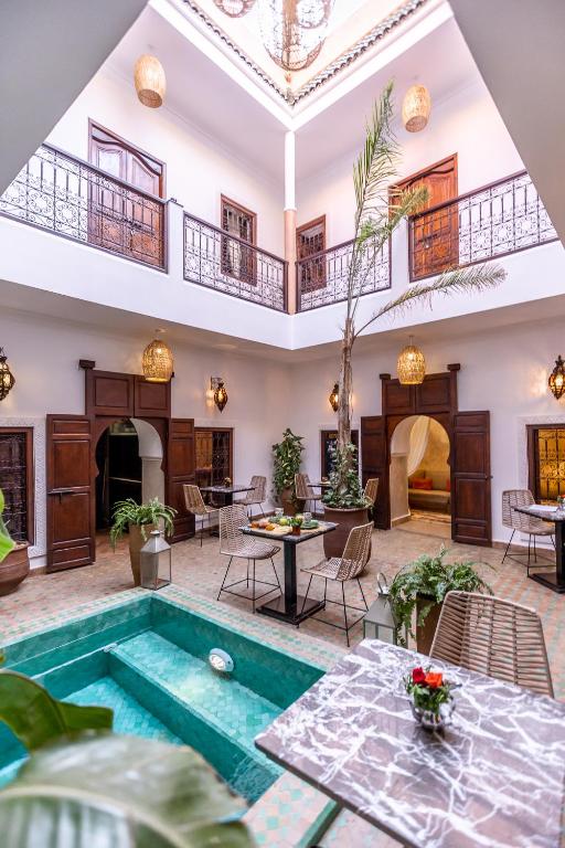 Riad Dar Elma And Spa Marrakech Medina, terrasse et jardin intérieur
